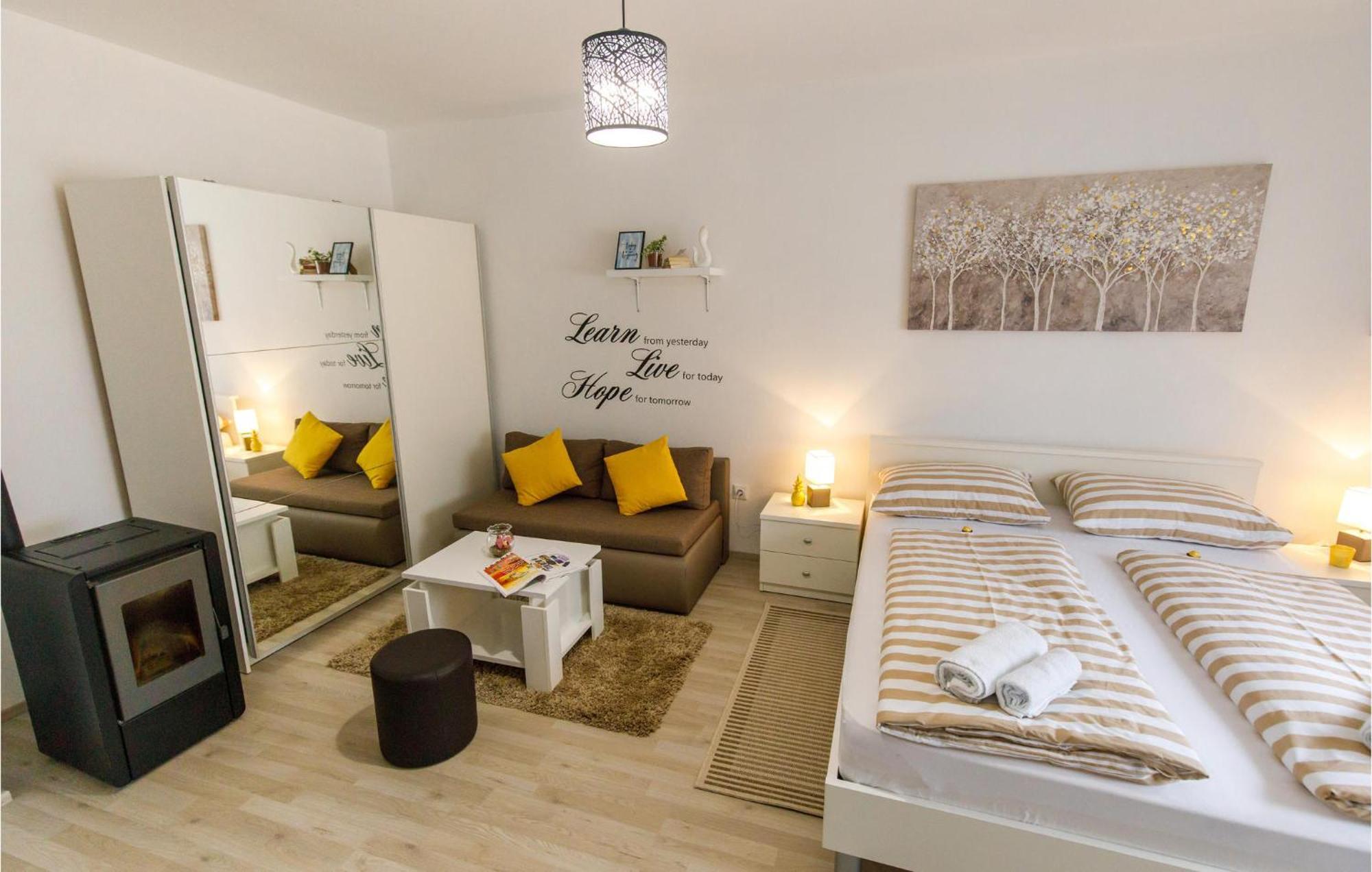 Gorgeous Home In Knin With Kitchen Kovacic Екстериор снимка
