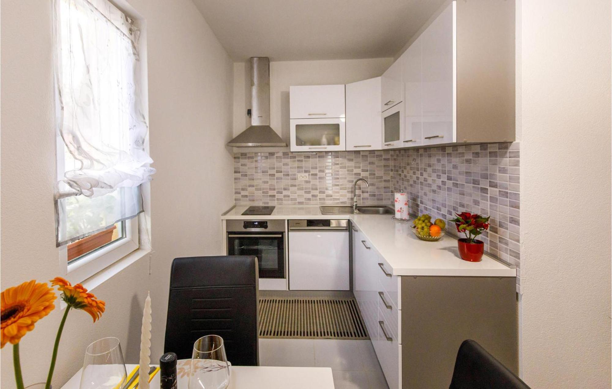 Gorgeous Home In Knin With Kitchen Kovacic Екстериор снимка