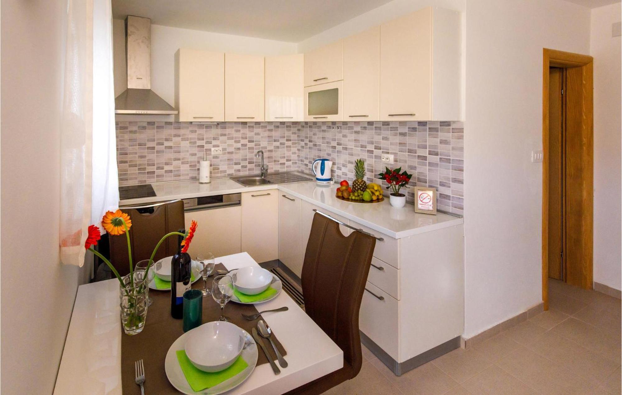 Gorgeous Home In Knin With Kitchen Kovacic Екстериор снимка