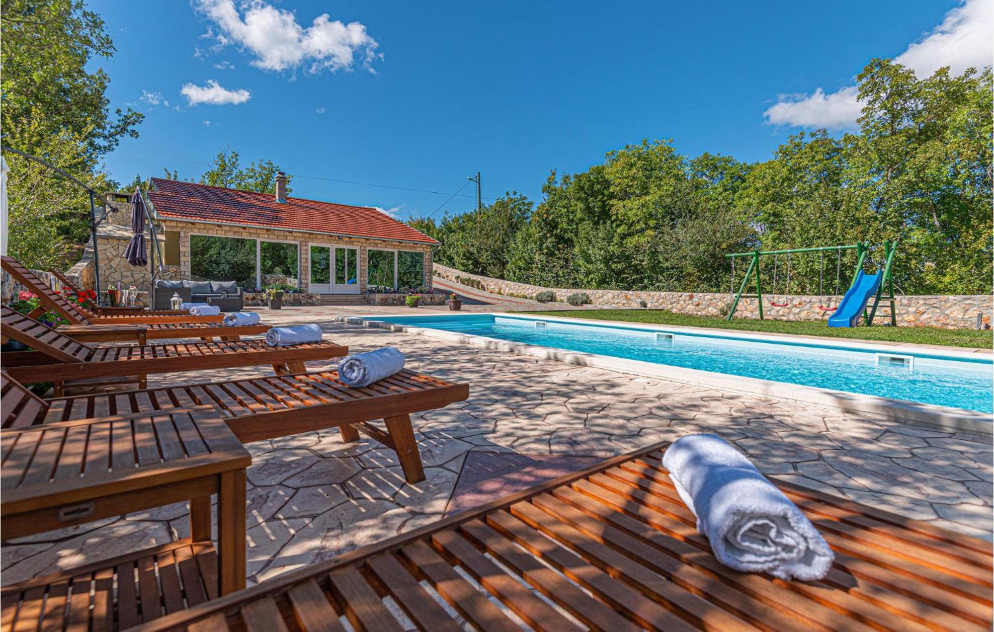 Gorgeous Home In Knin With Kitchen Kovacic Екстериор снимка