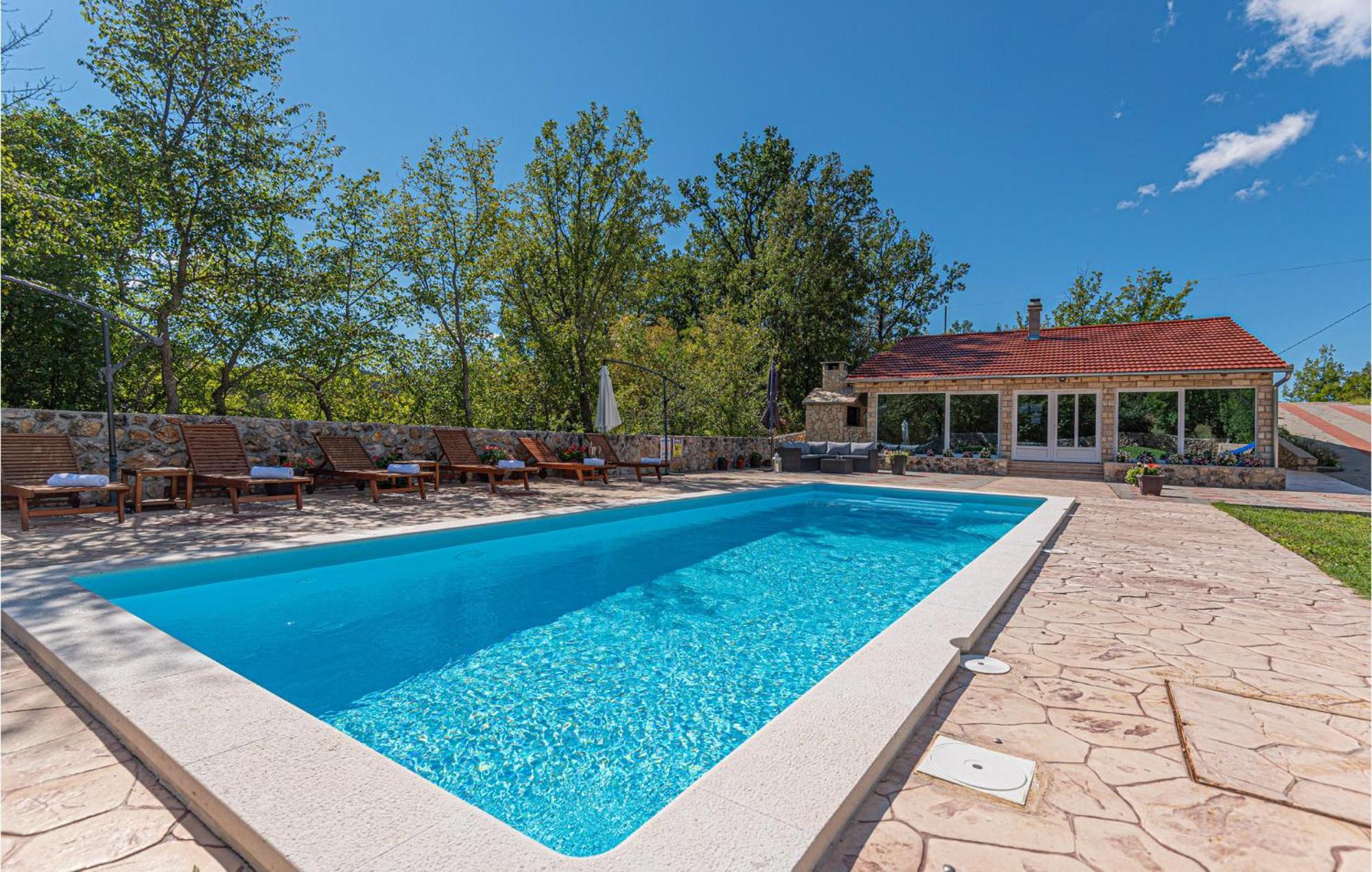 Gorgeous Home In Knin With Kitchen Kovacic Екстериор снимка