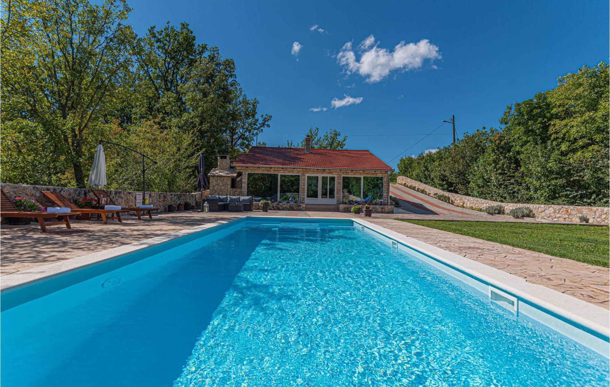 Gorgeous Home In Knin With Kitchen Kovacic Екстериор снимка